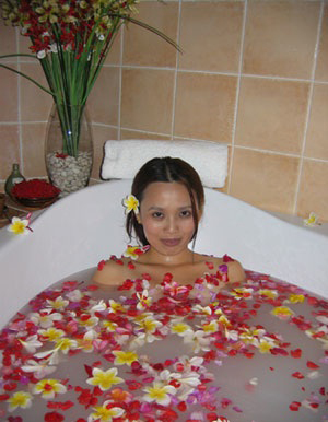 yoga-retreats-bali-flowerba